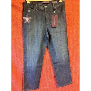 NWT. Gloria Vanderbilt Amanda ladies size 16‎ P jeans with tapered leg.